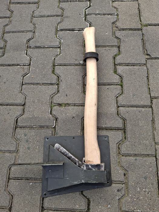 Mocowanie Siekiery uchwyt na topór demobil WP