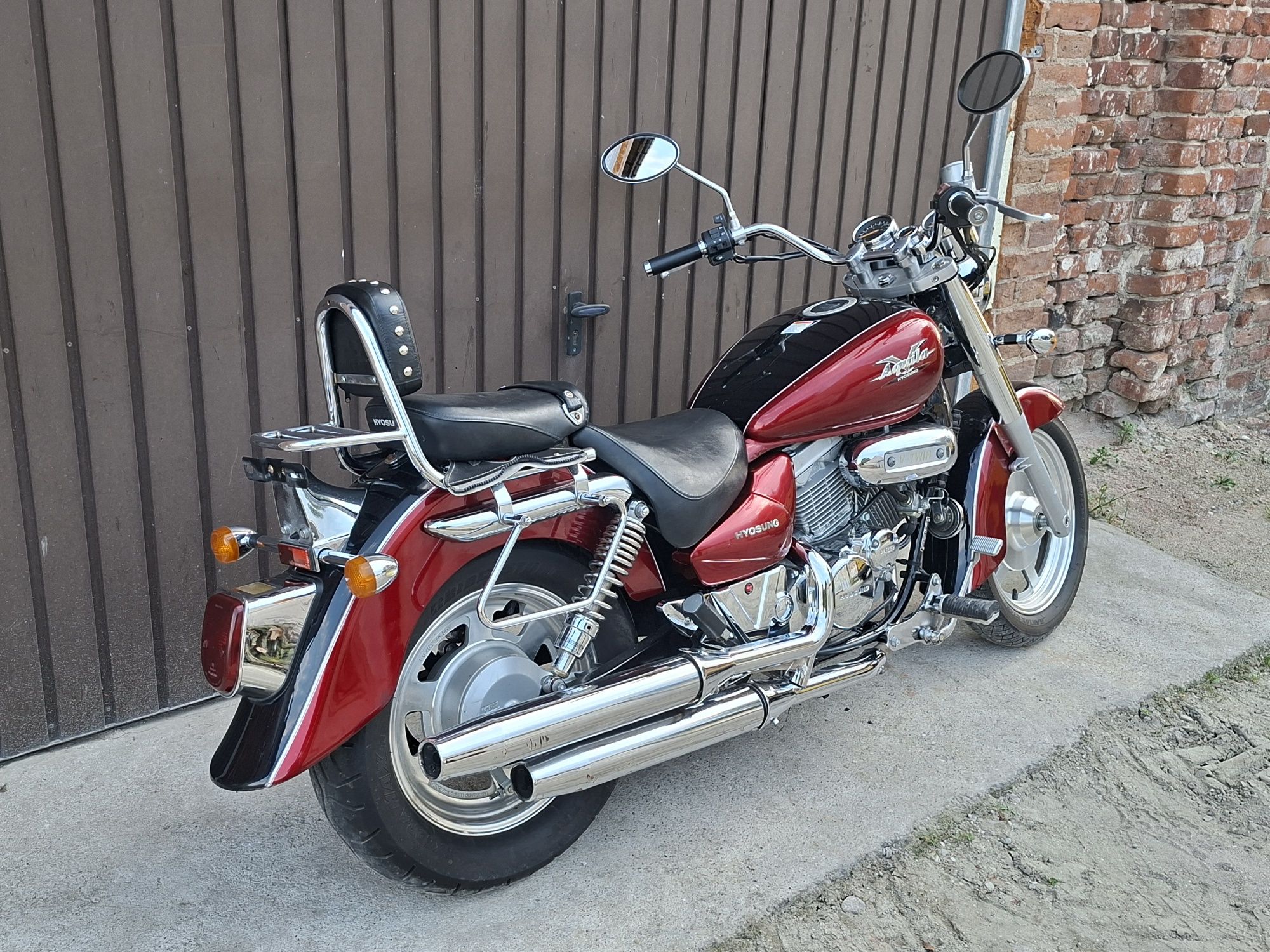 Hyosung Aquila GV250 rok 2009 transport pod dom