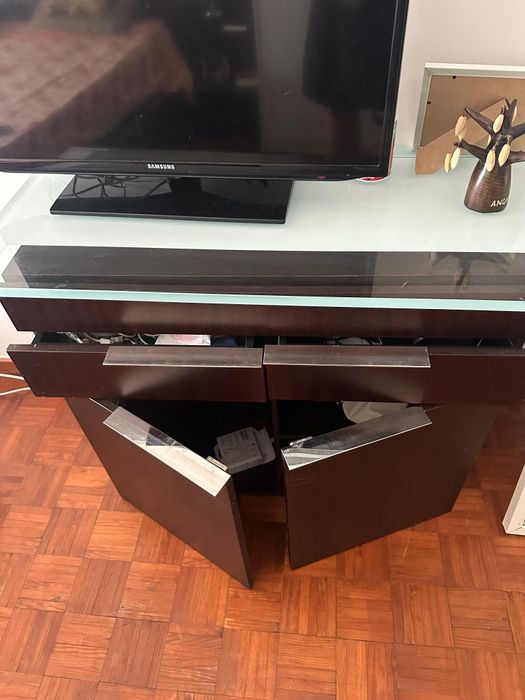 Cama de casal+mesa de cabeceira+aparador