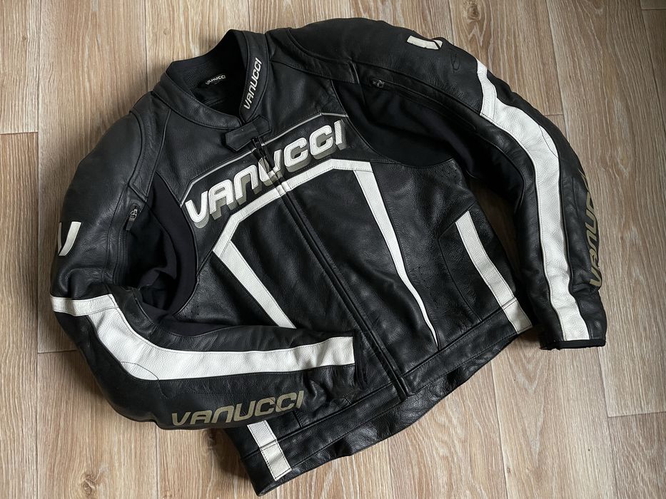 VANUCCI Топова мотокуртка в чудовому стані! 50-52 розмір