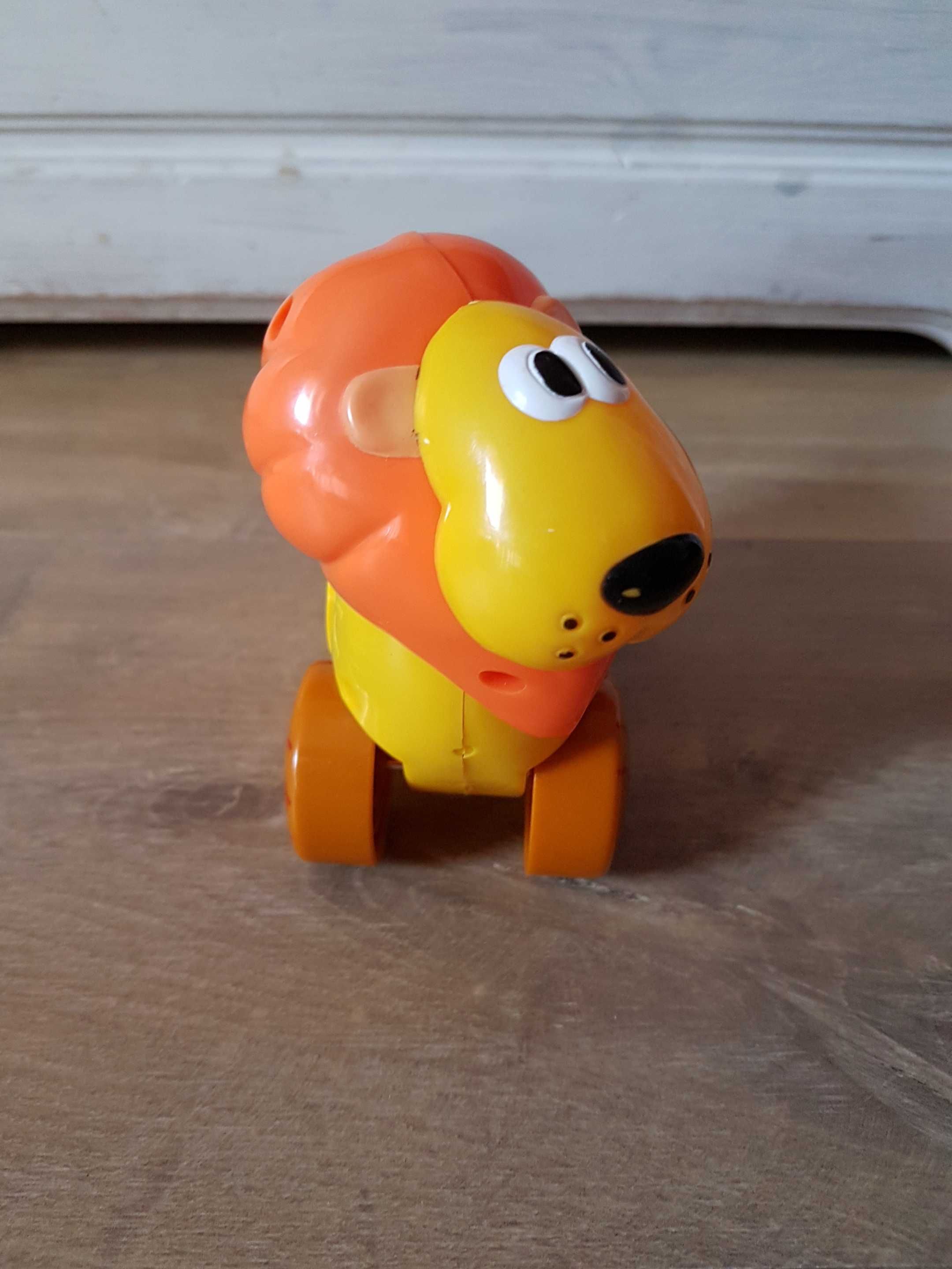 Simba Toys interaktywny lew na kółkach melodie świeci