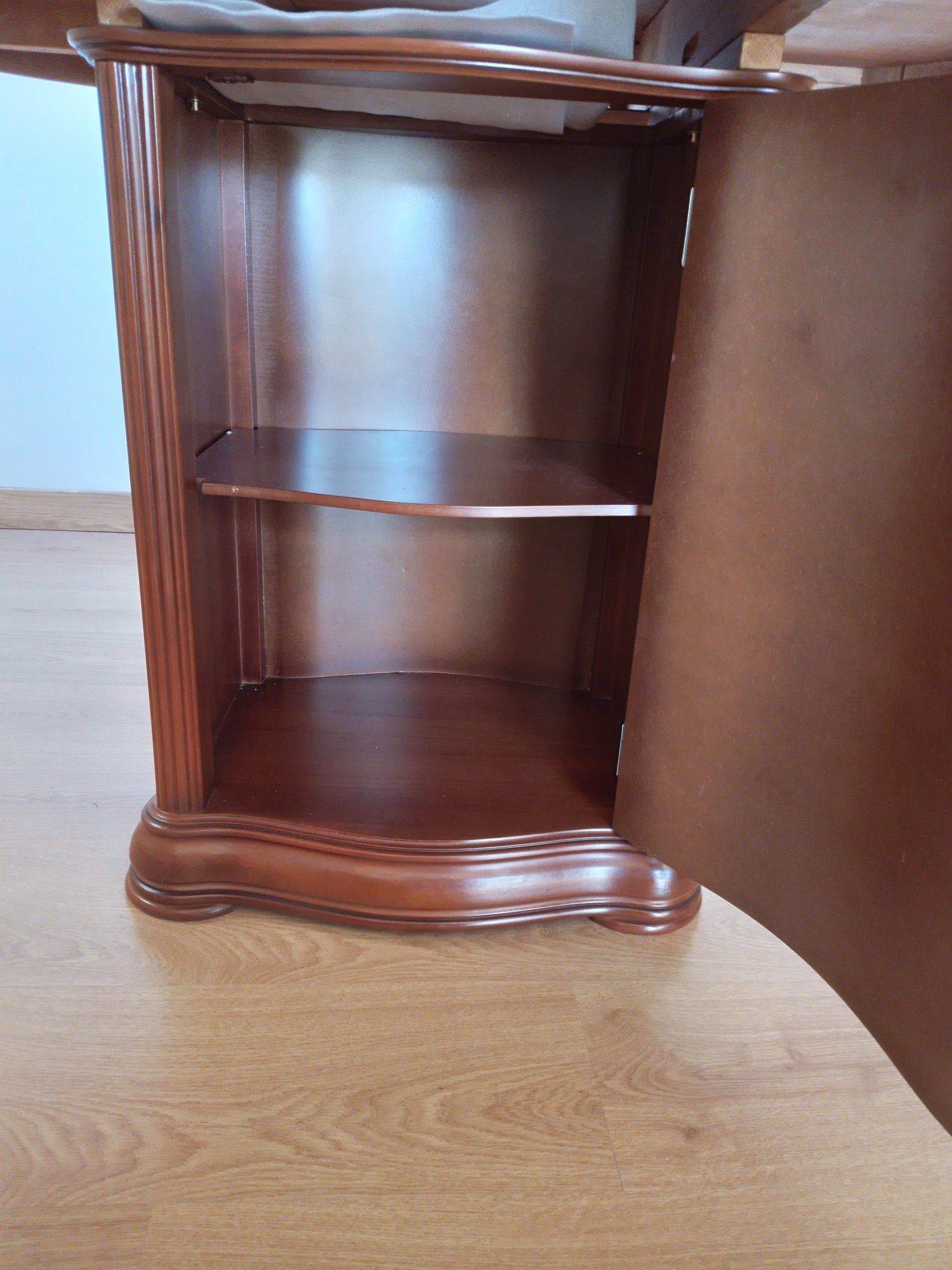 Mesa nova cerejeira maciça extensível com garrafeira