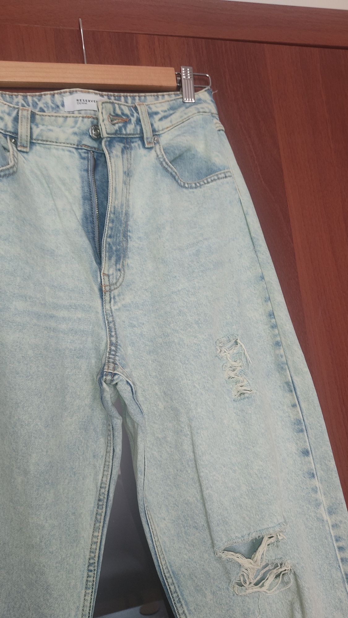 Spodnie jeansy damskie Reserved