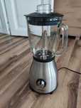 Solidny blender kielichowy stojacy First Austria.