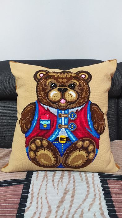 Подушка "Мишка" декоративная вышивка крестом РУЧНАЯ РАБОТА