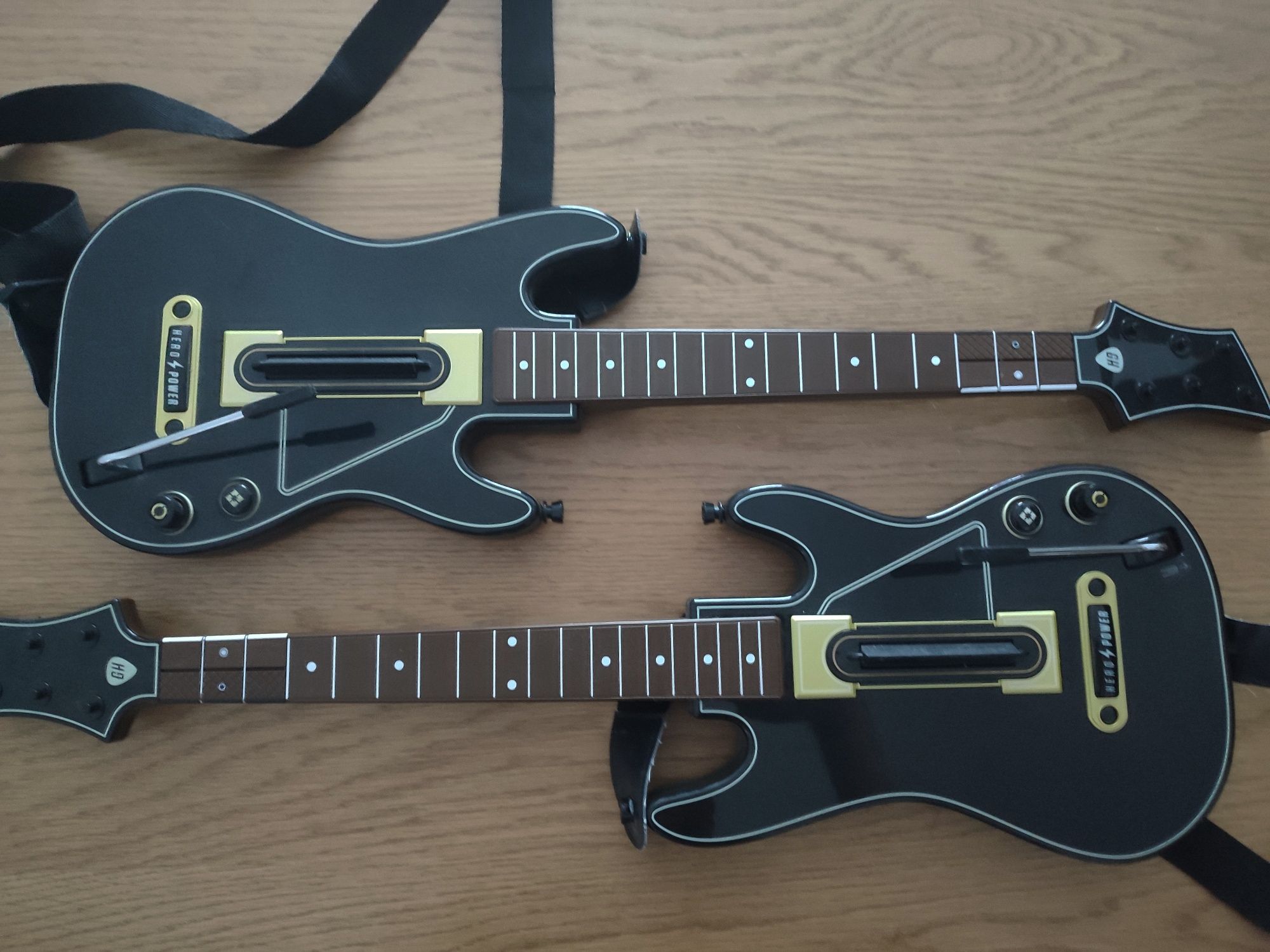 Guitar Hero Live 2 x Gitara + 2. X Adapter + Gra