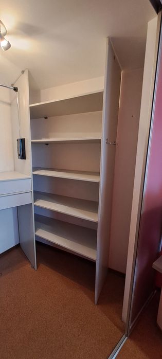 Продам вбудований шкаф-купе.