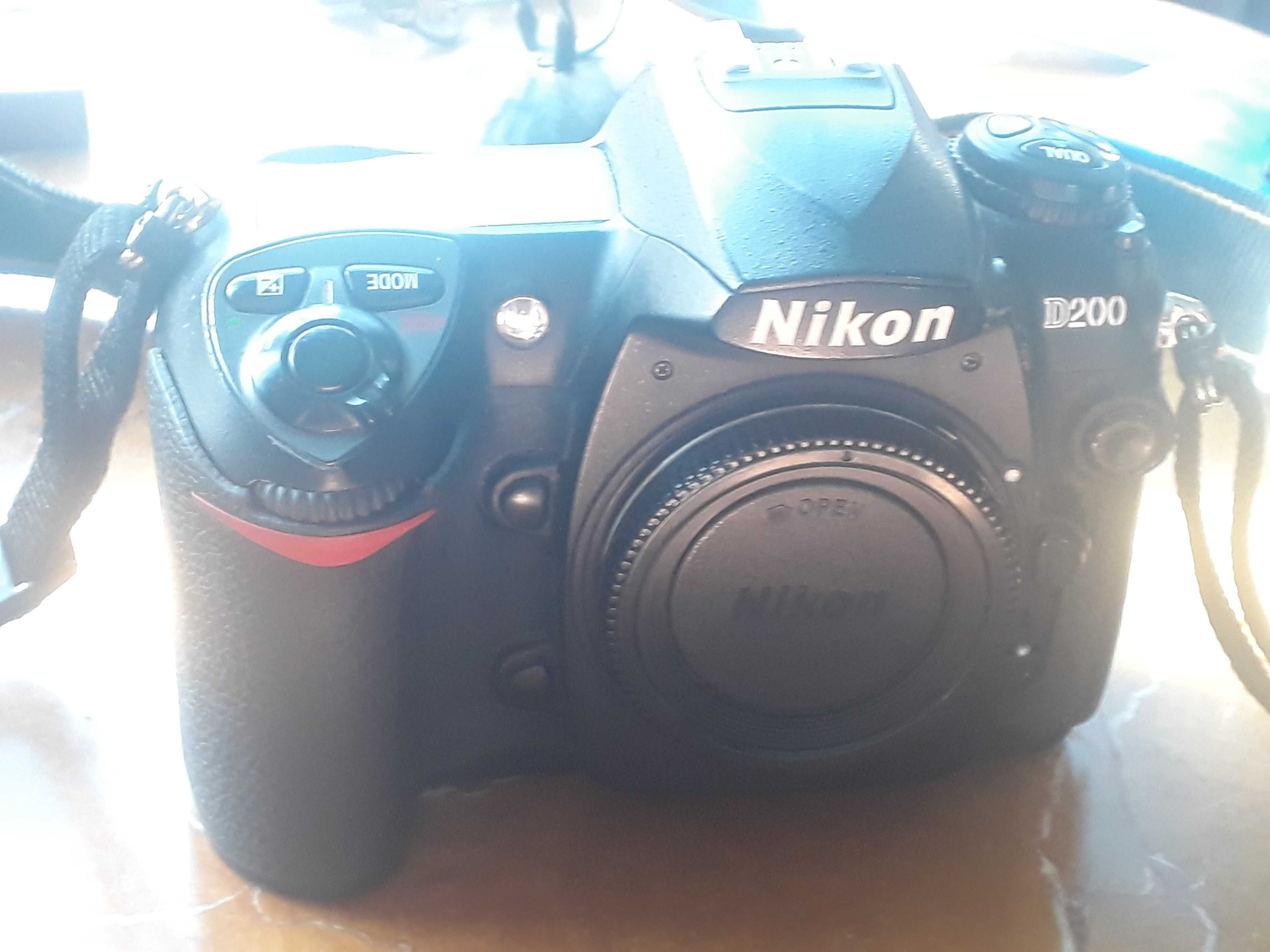 Продам фотоаппарат Nikon D200