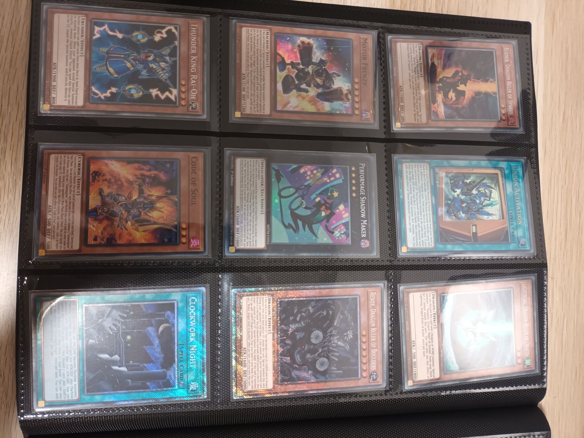 Coleção de yu-gi-oh de 60 cartas