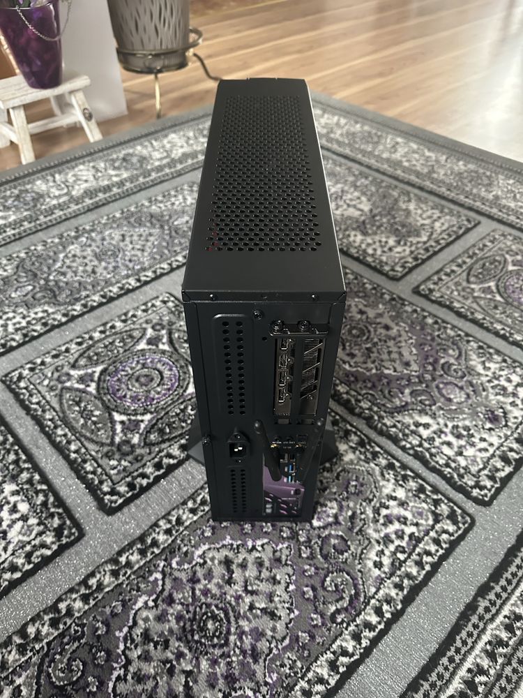 Mały Komputer salon TV SFF ITX ryzen 8400f rx 7600 wifi bt 32gb ram