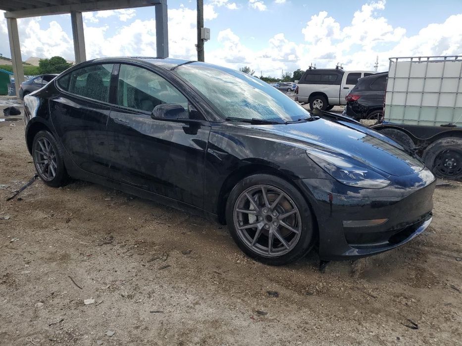 Tesla Model 3 RWD, 2022