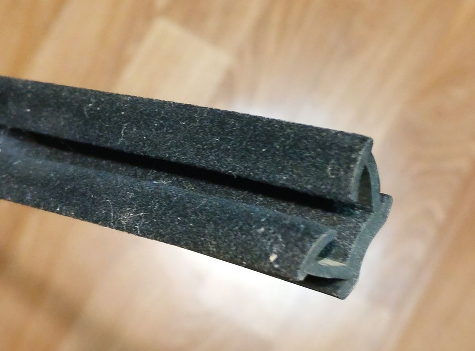 Ущільнювач скла ВАЗ 2108, 2109, 21099, уплотнитель стекла направляющей