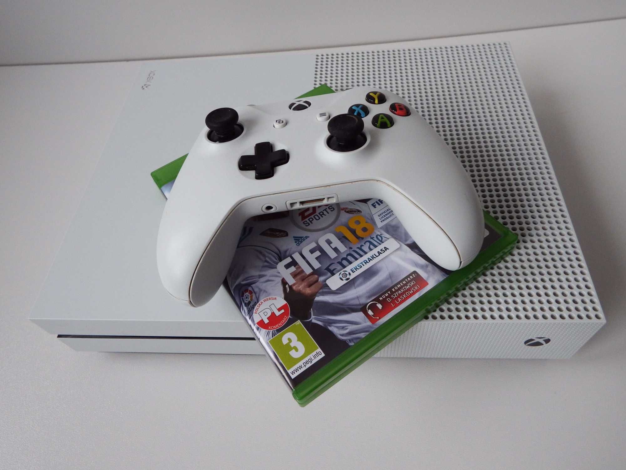 XBOX ONE S 1TB napęd na PŁYTY PAD bezprzewodowy FIFA komplet