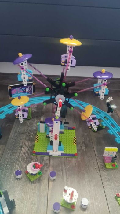 Lego Friends kolejka górska z wesołym miasteczkiem