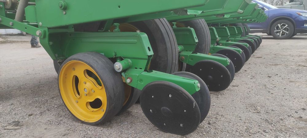 Продам сівалку John Deere 7000 як Нова.