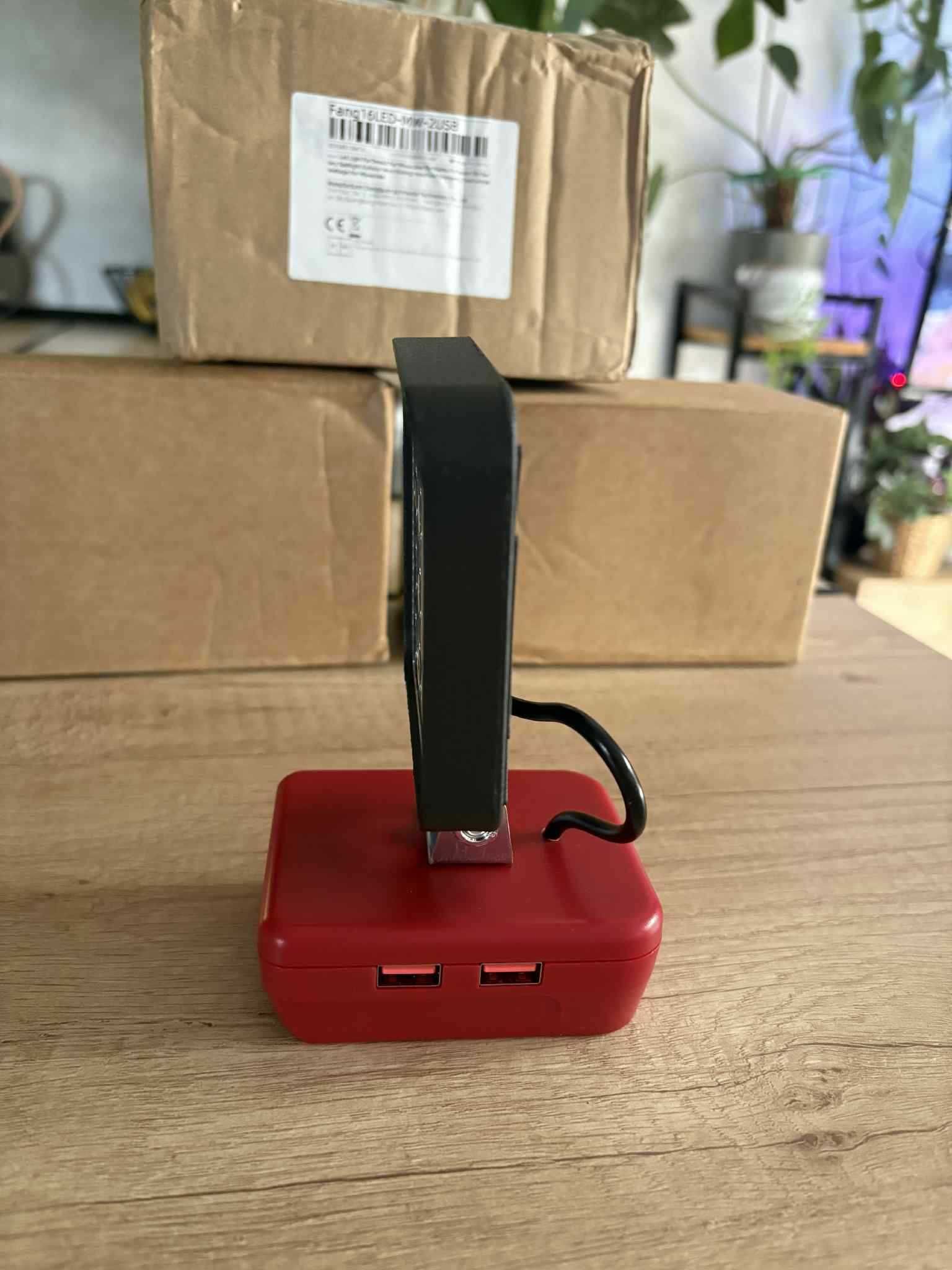 Adapter/Lampa robocza do Milwaukee 18v 8W z ładowarka ! !