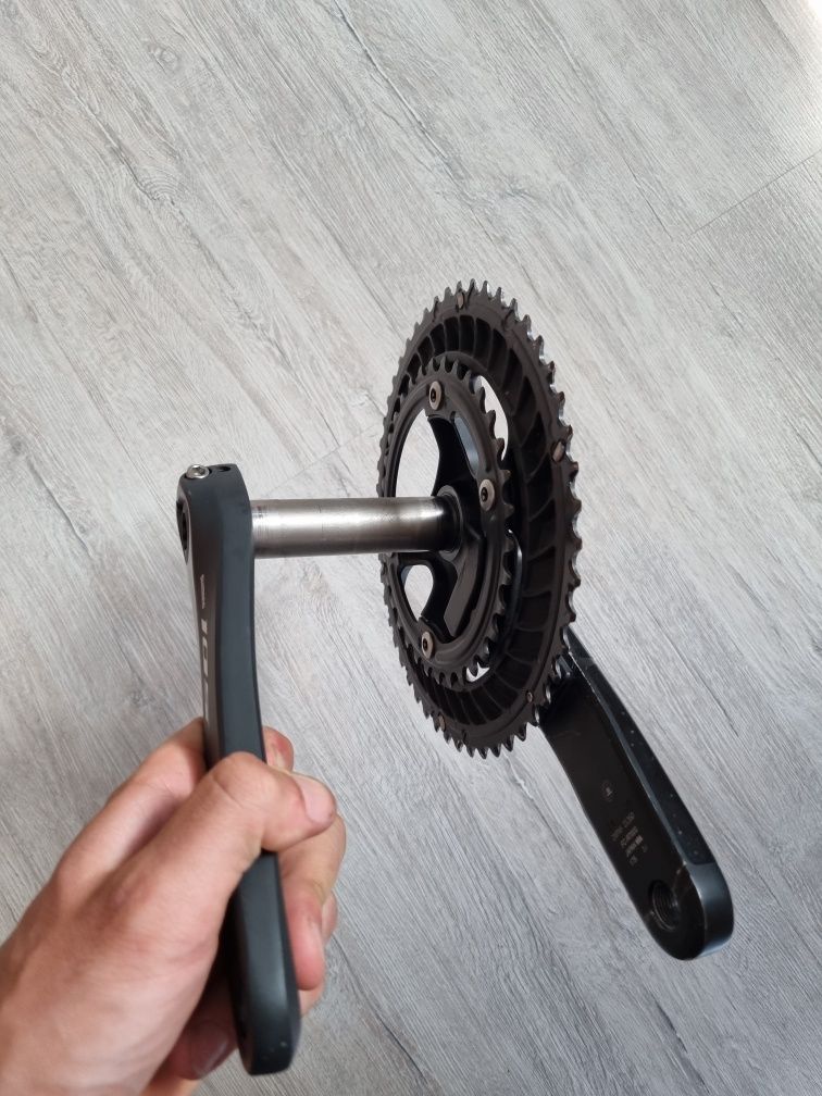 Korba shimano 105 z pomiarem mocy