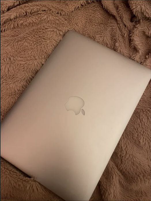 APPLE MacBook Pro srebrny (Retina, 13-inch, 2015)