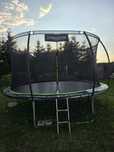 Trampolina ogrodowa z siatka i drabinką 435 cm