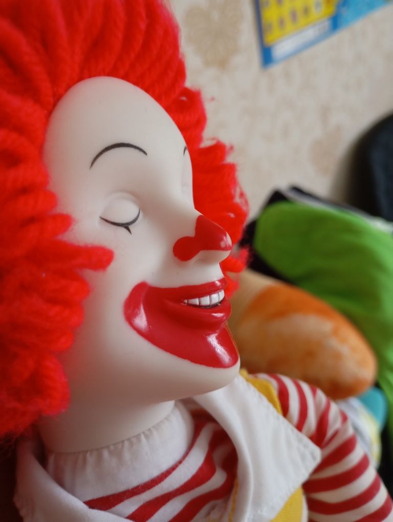 Фирменная игрушка клоун