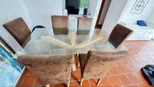 Vendo mesa e 6 cadeiras