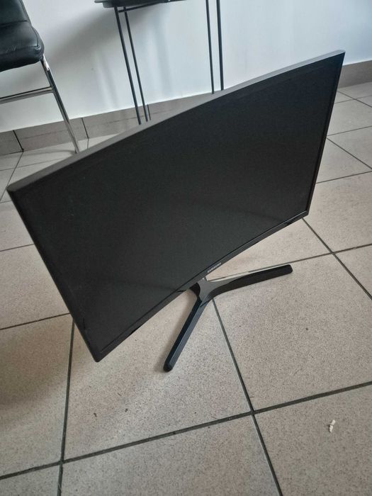 Wyposażenie biura | biurka | krzesła biurowe | szafy | monitory