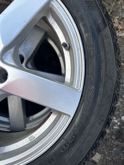 Шини зимові з дисками 215/55 R17 Winrun 7x17 ET50 5x114.3