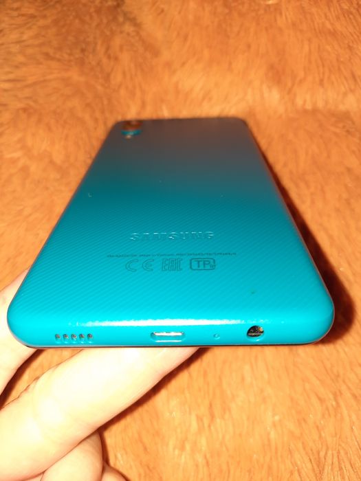 Продам мобильный телефон  Samsung A02 память 2×32гб в отличном состоян