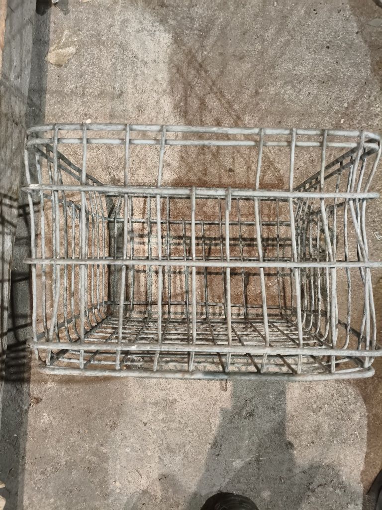 Metalowy kosz ocynkowany z okresu prl