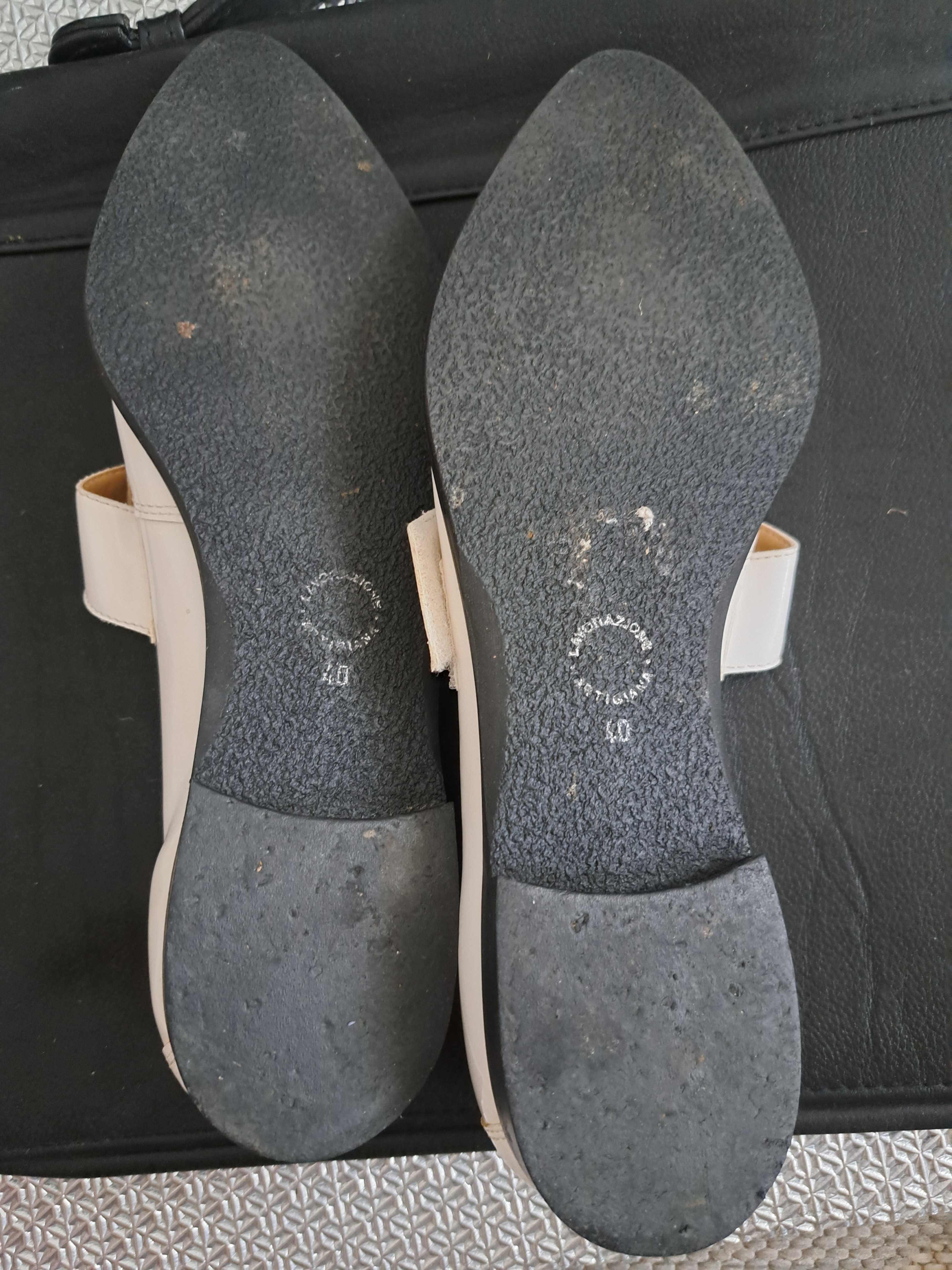 Buty biale srebrne 39 John Lewis