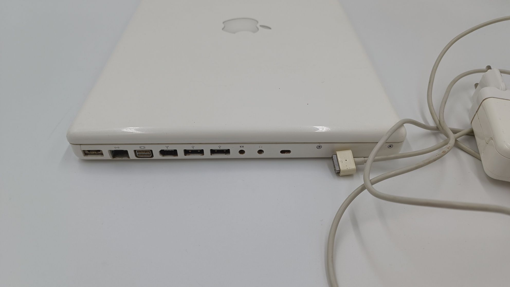 Laptop Apple Macbook A1181 + zasilacz 60W