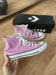 Różowe buty converse