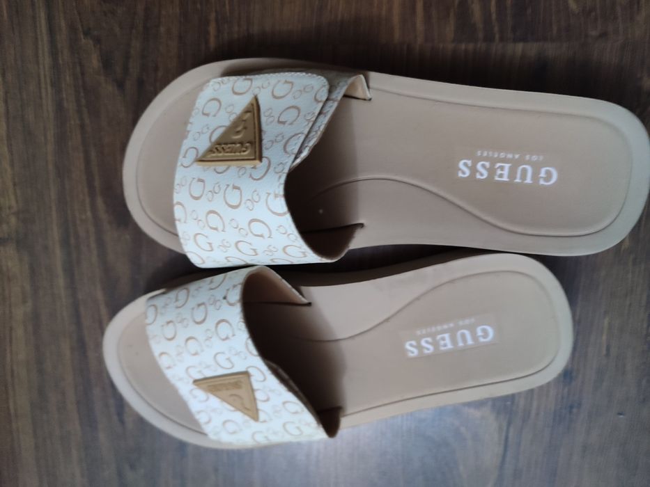 Білі шльопанці guess оригінал