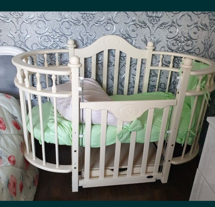 Нове  дитяче ліжечко