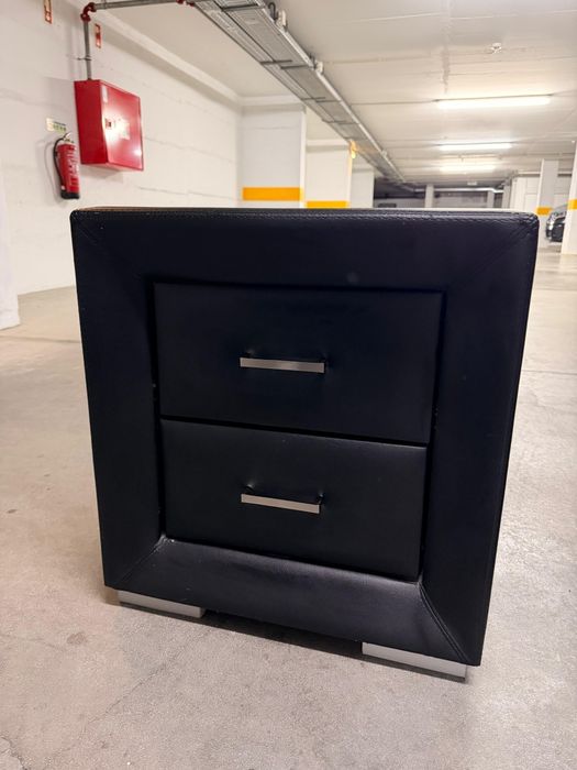 2 Mesas de cabeceira