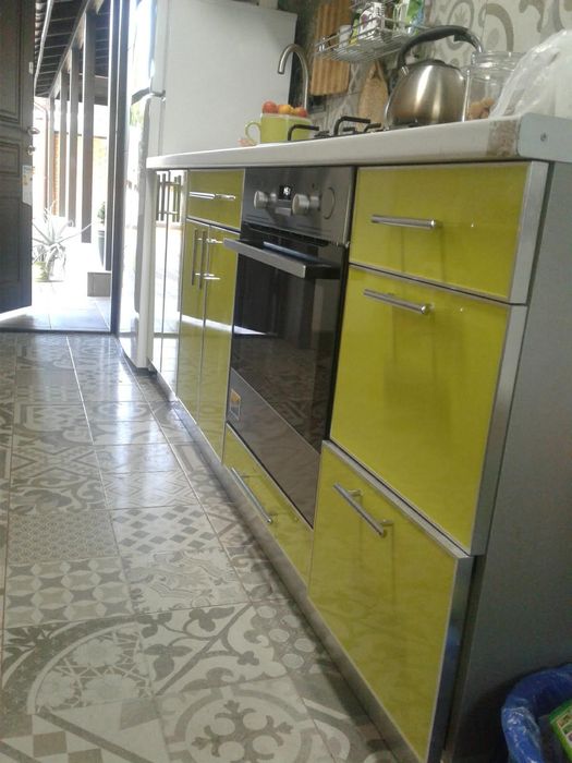 Меблі кухні зеленожовтого колірну 220 см + 1 навісна шафа-сушка