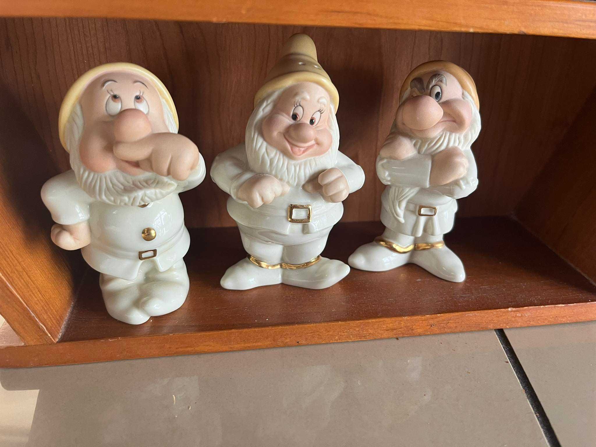 Królewna Śnieżka i 7 krasnoludków w chatce porcelana Disney Lenox