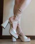 Buty na obcasie marki Zara