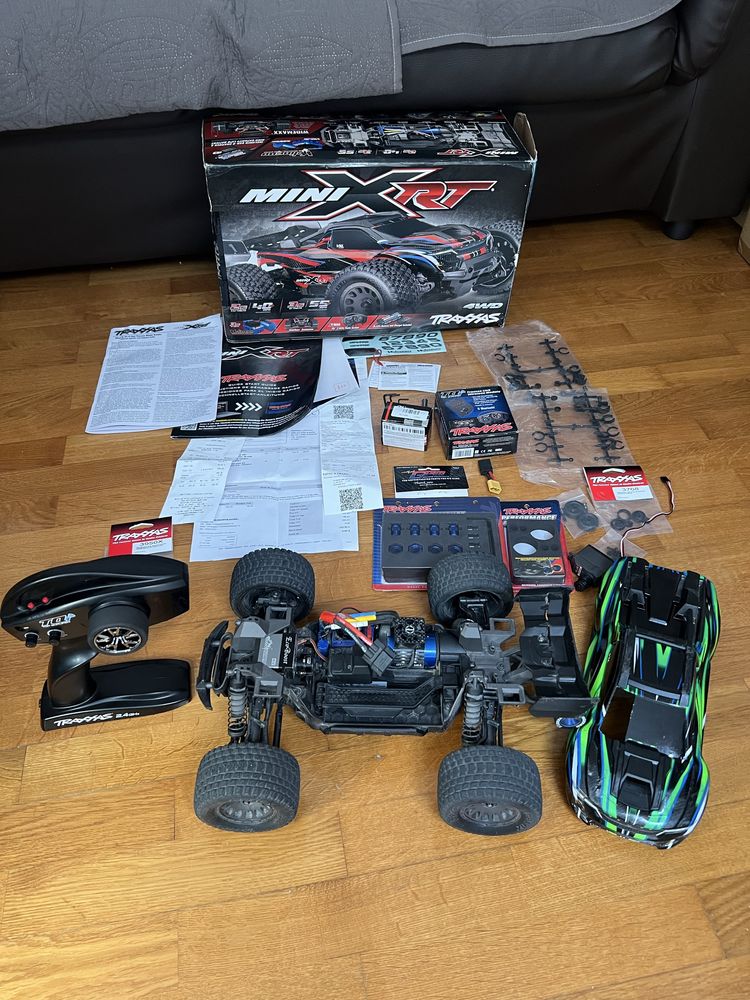 carro RC Traxxas mini XRT com extras