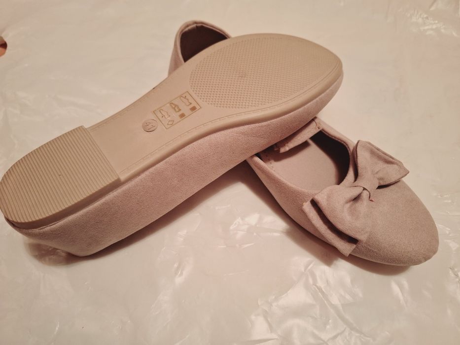 Продам новенькі сіренькі замшеві балетки