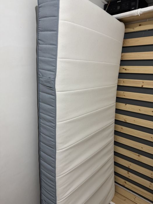 Cama solteiro tipo box!