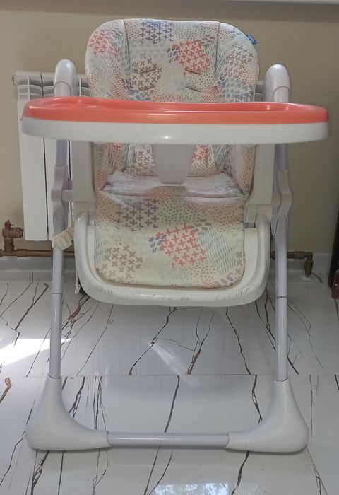 Дитячий столик для годування