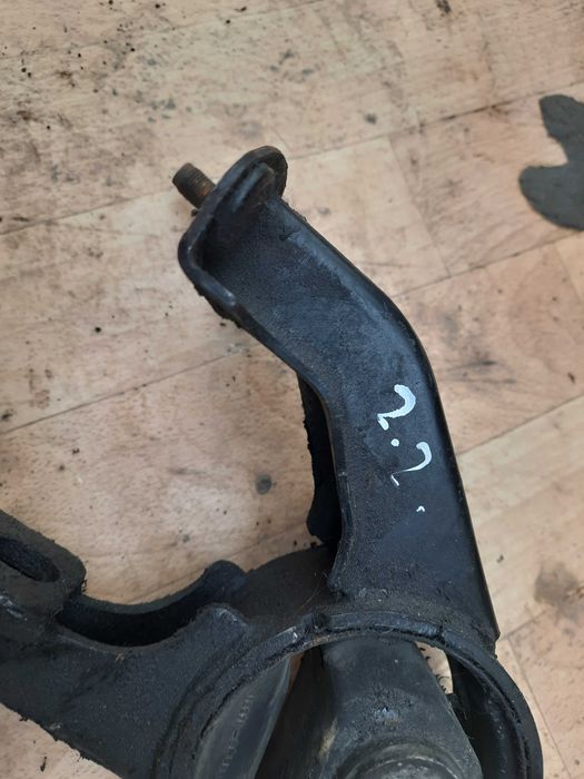 Задня подушка опора двигуна Тойота 12371-0R010 авенсіс Версо Королла