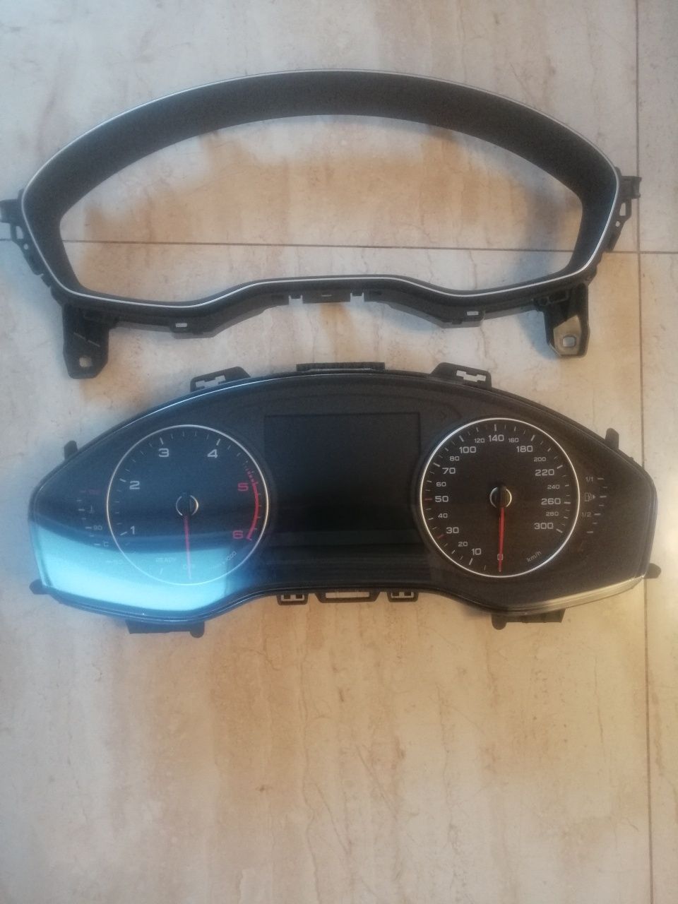 Licznik audi  europa Q5 80A z 19r 2,0 tdi z przebiegiem 41920km
