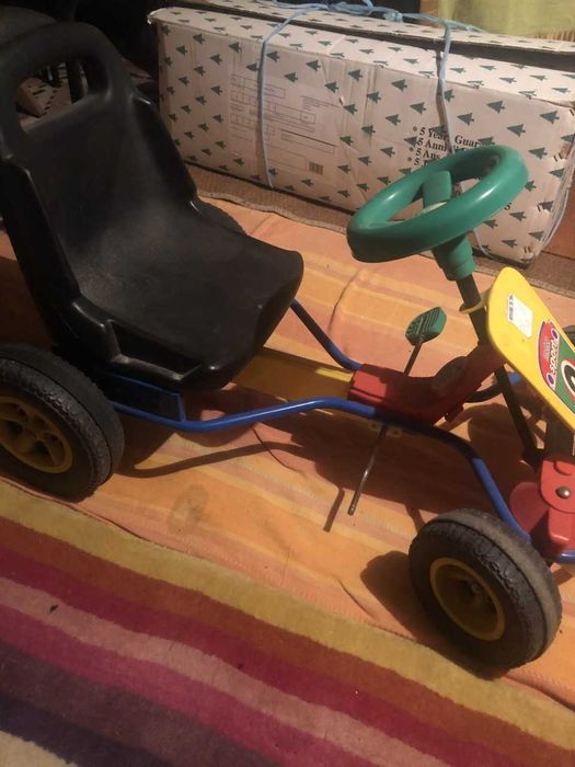Kart infantil de pedais