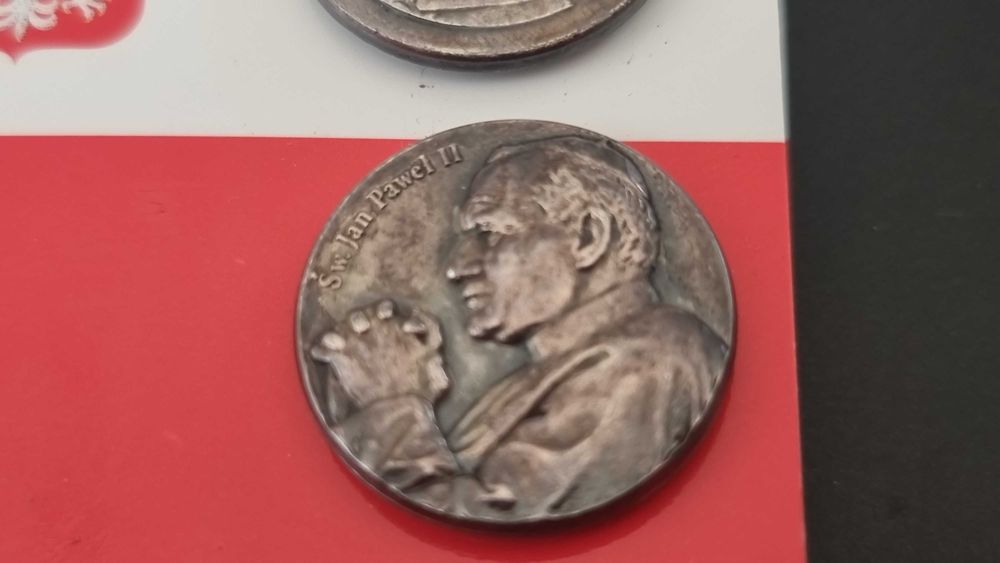 Jan Paweł II i Józef Piłsudski- dwa medaliki z Mennicy Polskiej