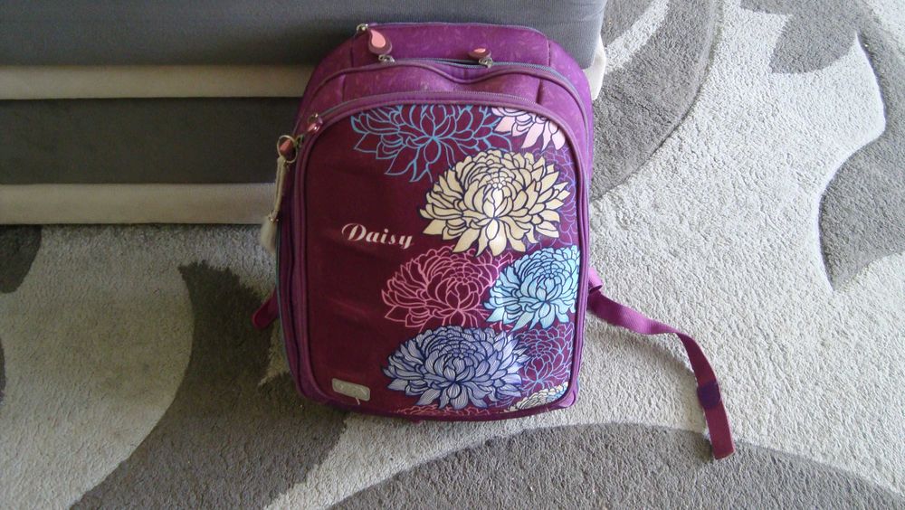 Продам Рюкзак для девочки