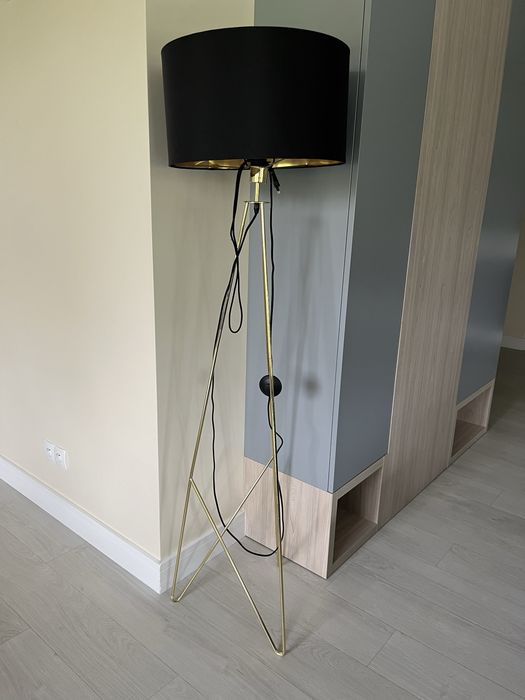 Lampa stojaca zlota czarna