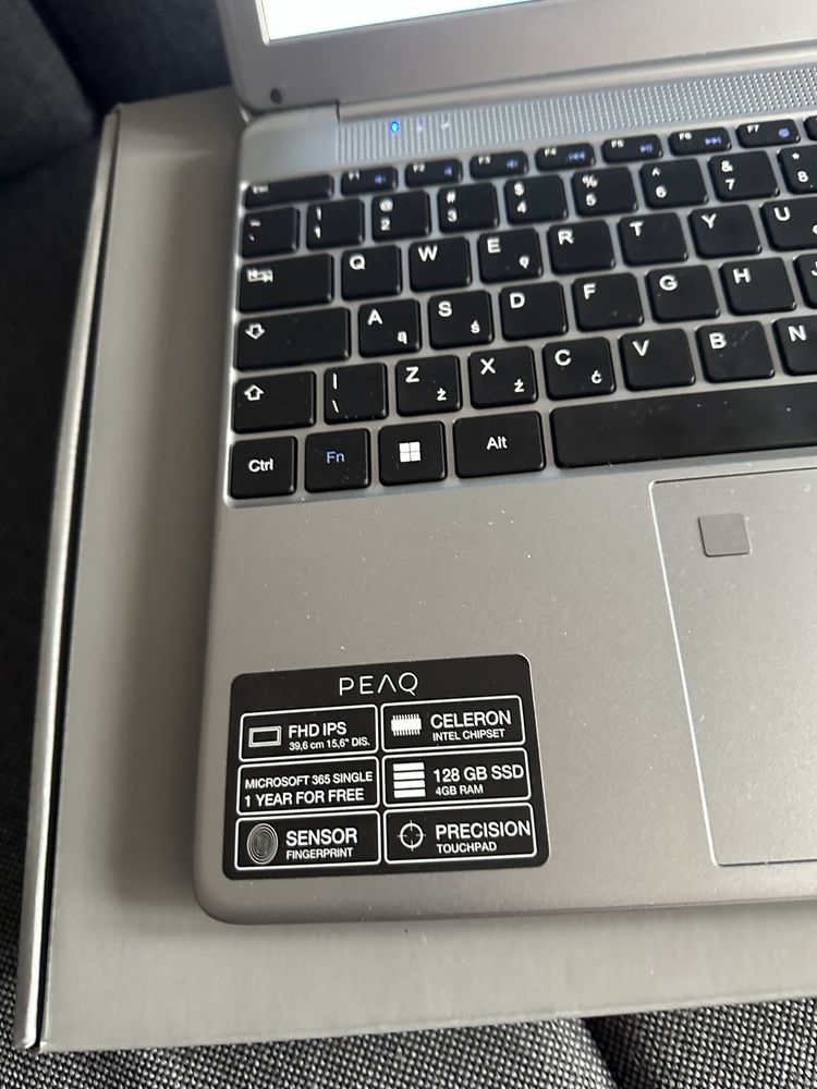 Laptop peaq 15 cali mało używany