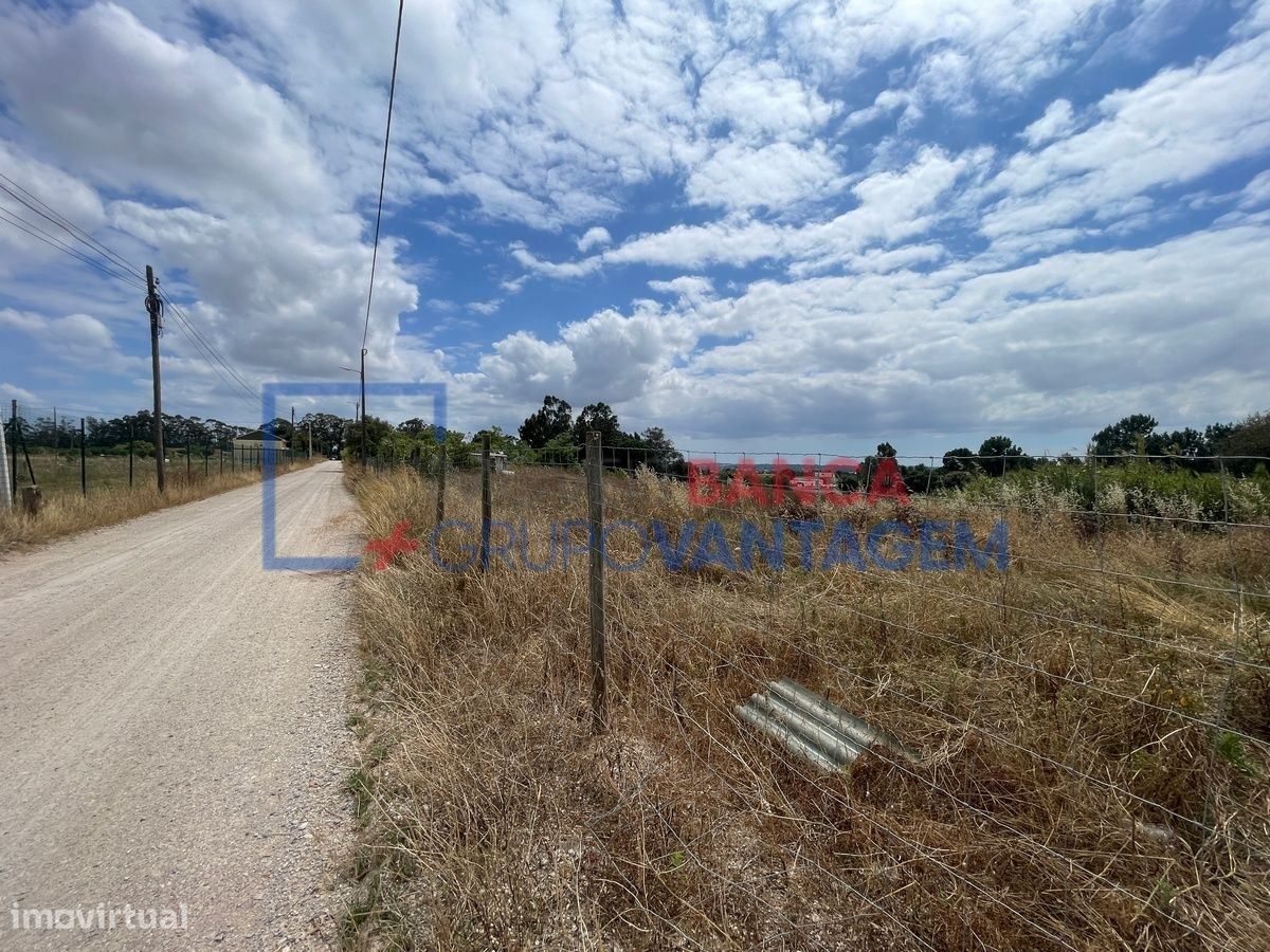 Terreno Rústico com 16.040m2 para construção na Moita